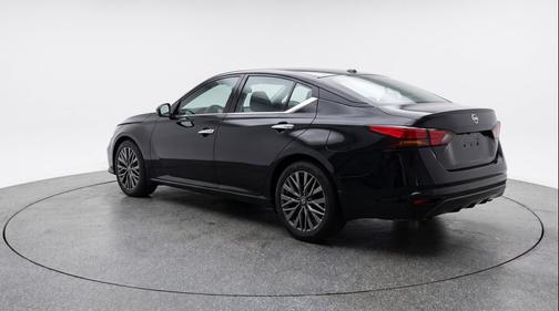 Super Black 2025 Nissan Altima SV FWD