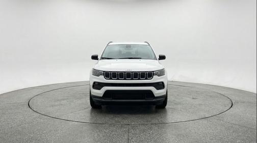 Bright White Clearcoat 2025 Jeep Compass Latitude