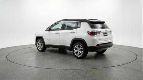 Bright White Clearcoat 2025 Jeep Compass Latitude