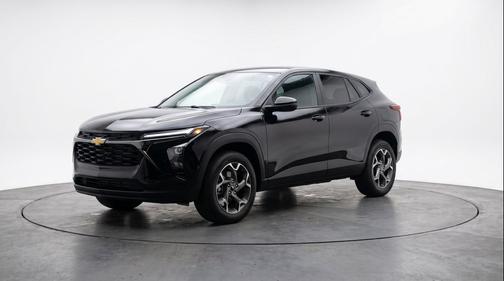 Mosaic Black Metallic 2025 Chevrolet Trax LT