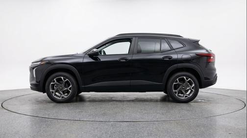 Mosaic Black Metallic 2025 Chevrolet Trax LT
