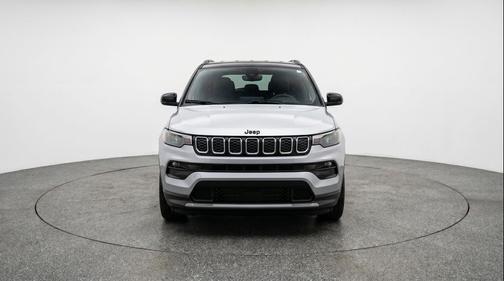 Silver Zynith Metallic Clearcoat 2025 Jeep Compass Limited