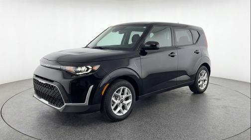 Fusion Black 2025 Kia Soul LX