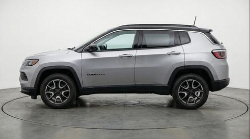 Silver Zynith Metallic Clearcoat 2025 Jeep Compass Trailhawk