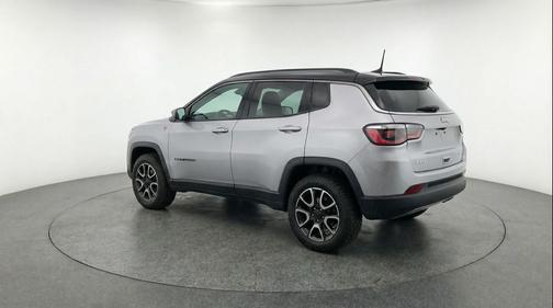 Silver Zynith Metallic Clearcoat 2025 Jeep Compass Trailhawk