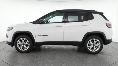Bright White Clearcoat 2025 Jeep Compass Latitude