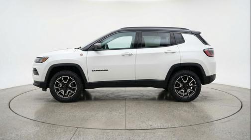 Bright White Clearcoat 2025 Jeep Compass Trailhawk