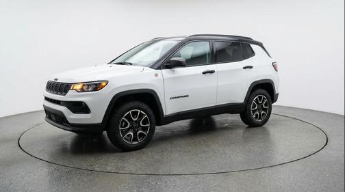 Bright White Clearcoat 2025 Jeep Compass Trailhawk