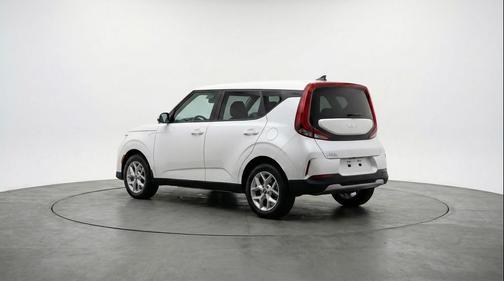 Snow White Pearl 2025 Kia Soul LX