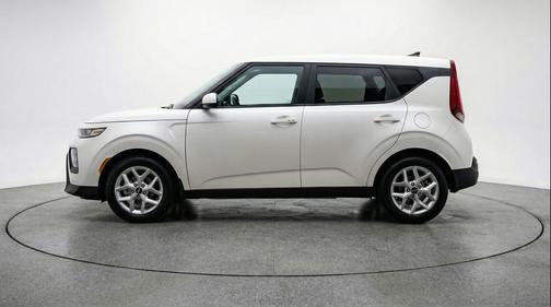 Snow White Pearl 2025 Kia Soul LX