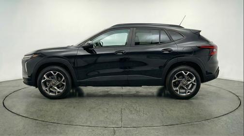 Mosaic Black Metallic 2025 Chevrolet Trax LT