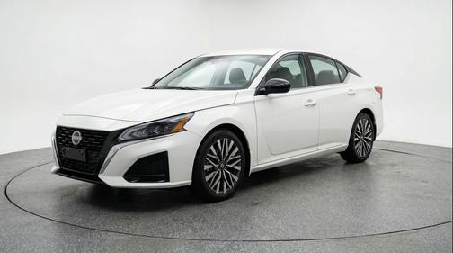 Glacier White 2025 Nissan Altima SV FWD