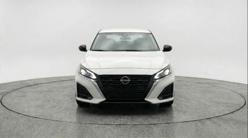 Glacier White 2025 Nissan Altima SV FWD