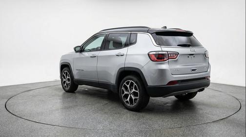 Silver Zynith Metallic Clearcoat 2025 Jeep Compass Limited