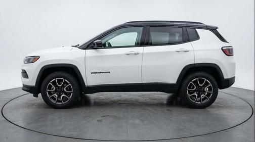 Bright White Clearcoat 2025 Jeep Compass Trailhawk