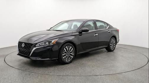 Super Black 2025 Nissan Altima SV FWD