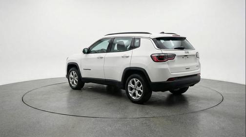 Bright White Clearcoat 2025 Jeep Compass Latitude