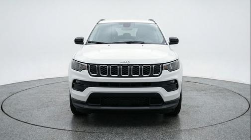 Bright White Clearcoat 2025 Jeep Compass Latitude