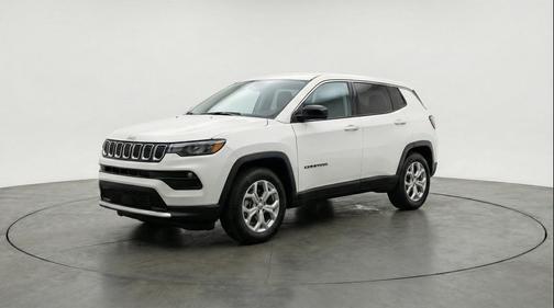 Bright White Clearcoat 2025 Jeep Compass Latitude