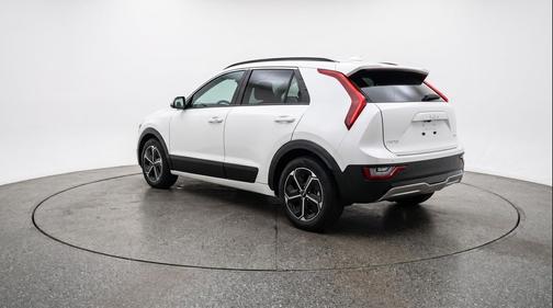 Snow White Pearl 2026 Kia Niro LX