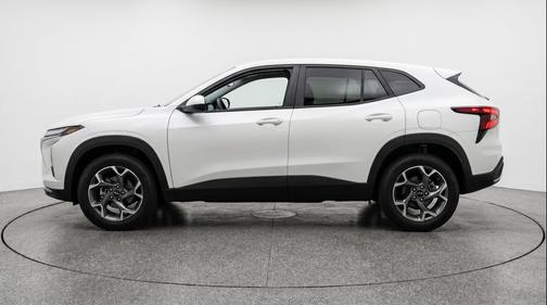 Summit White 2025 Chevrolet Trax LT