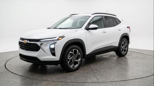 Summit White 2025 Chevrolet Trax LT