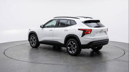 Summit White 2025 Chevrolet Trax LT