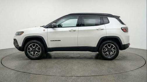 Bright White Clearcoat 2025 Jeep Compass Trailhawk