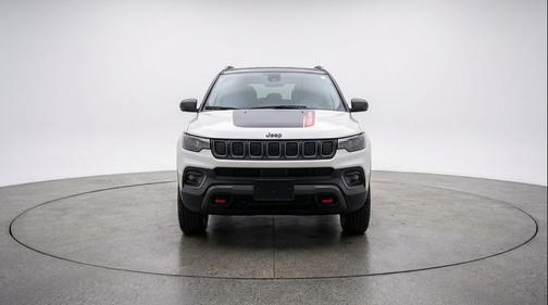 Bright White Clearcoat 2025 Jeep Compass Trailhawk