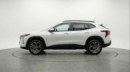 Summit White 2025 Chevrolet Trax LT