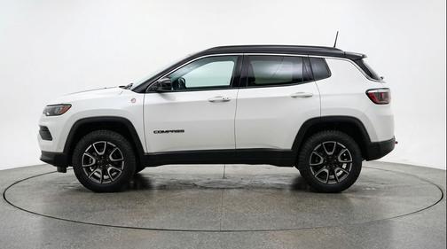 Bright White Clearcoat 2025 Jeep Compass Trailhawk