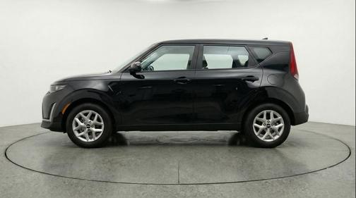 Fusion Black 2025 Kia Soul LX