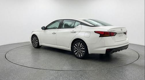 Glacier White 2025 Nissan Altima SV FWD