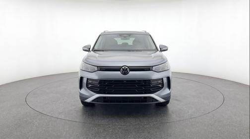 Platinum Gray Metallic 2026 Volkswagen Tiguan 2.0T SE