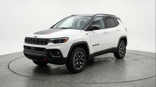 Bright White Clearcoat 2025 Jeep Compass Trailhawk