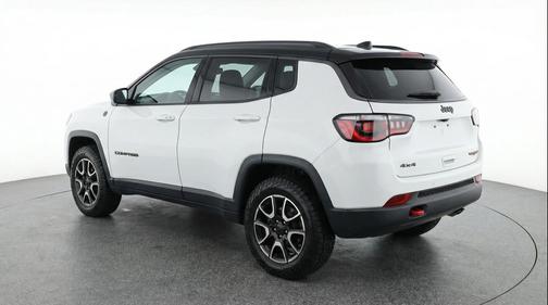 Bright White Clearcoat 2025 Jeep Compass Trailhawk