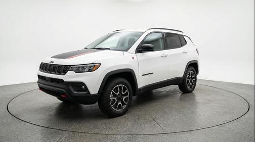 Bright White Clearcoat 2025 Jeep Compass Trailhawk