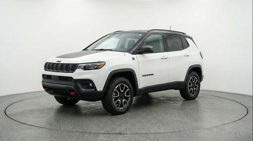Bright White Clearcoat 2025 Jeep Compass Trailhawk