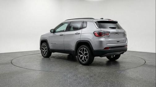 Silver Zynith Metallic Clearcoat 2025 Jeep Compass Limited