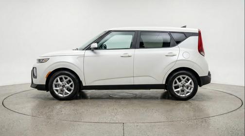 Snow White Pearl 2025 Kia Soul LX