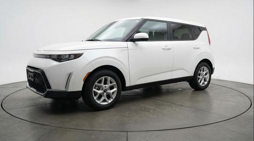Snow White Pearl 2025 Kia Soul LX