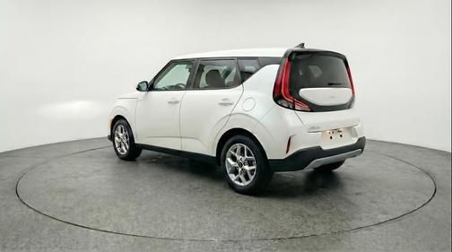 Snow White Pearl 2025 Kia Soul LX
