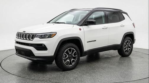 Bright White Clearcoat 2025 Jeep Compass Trailhawk