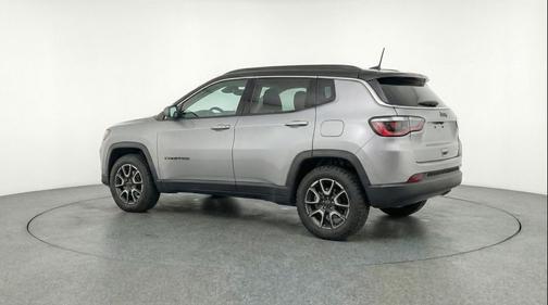 Silver Zynith Metallic Clearcoat 2025 Jeep Compass Trailhawk