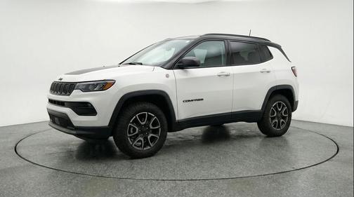 Bright White Clearcoat 2025 Jeep Compass Trailhawk