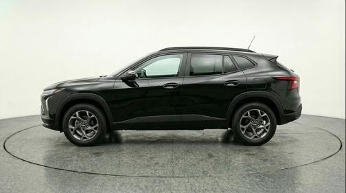 Mosaic Black Metallic 2025 Chevrolet Trax LT