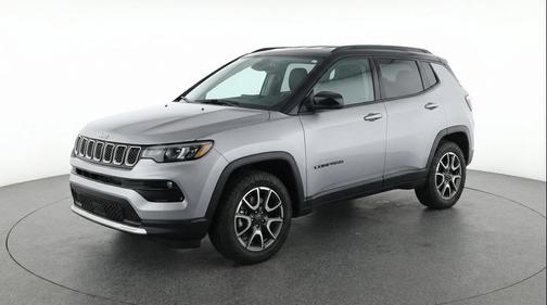 Silver Zynith Metallic Clearcoat 2025 Jeep Compass Trailhawk