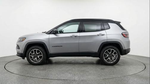 Silver Zynith Metallic Clearcoat 2025 Jeep Compass Trailhawk