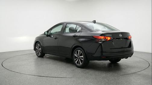 Super Black 2025 Nissan Versa 1.6 SV