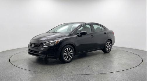 Super Black 2025 Nissan Versa 1.6 SV